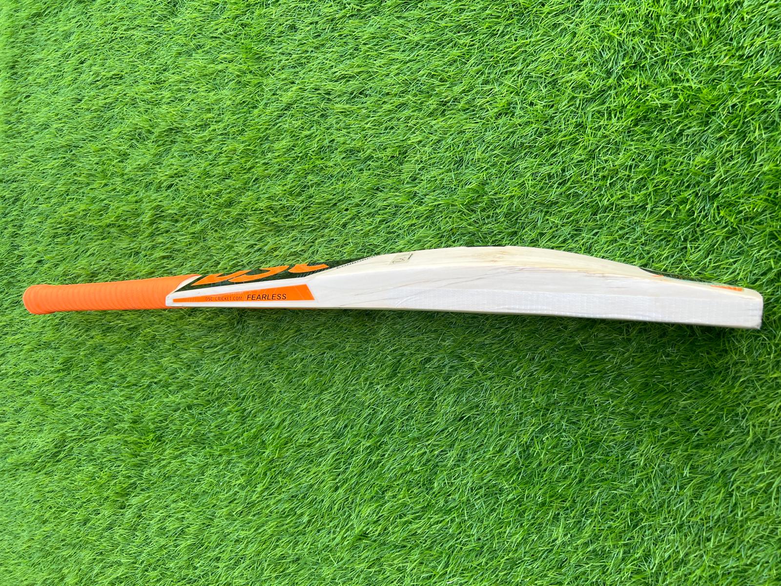 4188-DSC English Willow Cricket Bat – Power and Precision