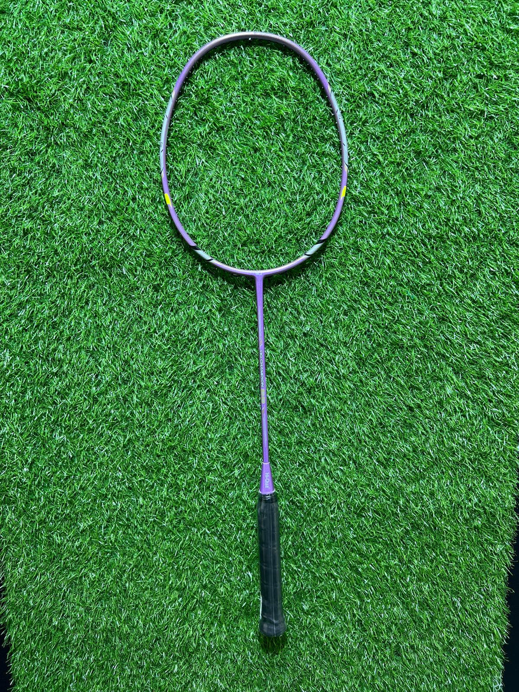 4478-Hi Qua -800 Badminton Racket – Lightweight 5U Carbon Frame, Head-Heavy Balance, G5 Grip