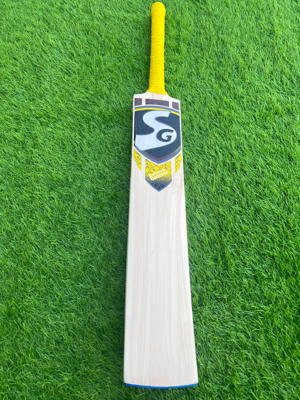 4234-Experience the Strength of SG Kashmiri Willow Cricket Bats – Crafted for Champions