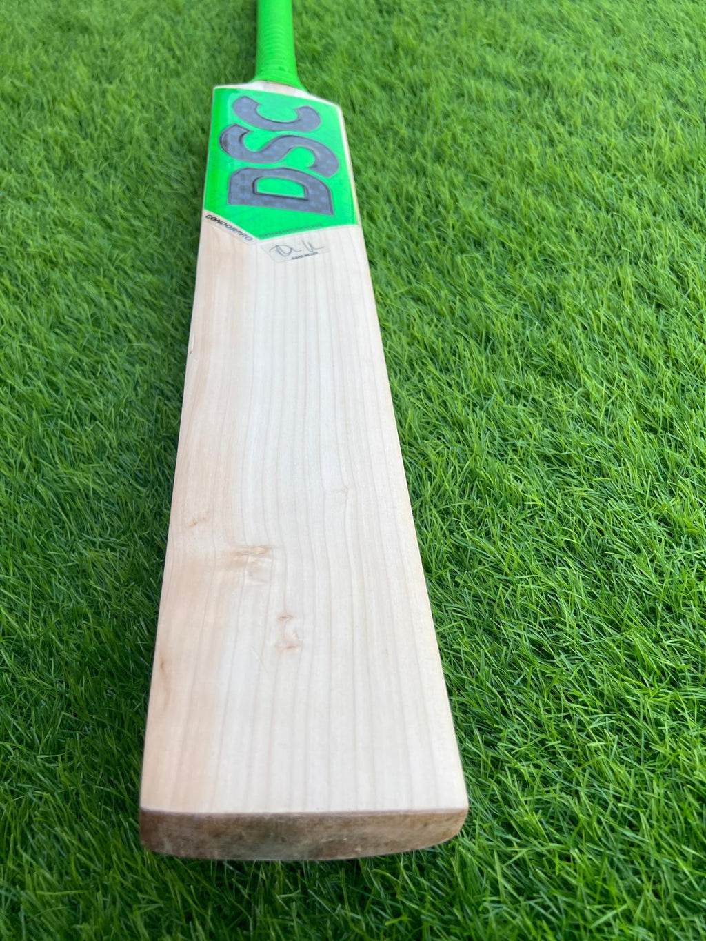 4180-DSC English Willow Cricket Bat – Built for Power & Precision