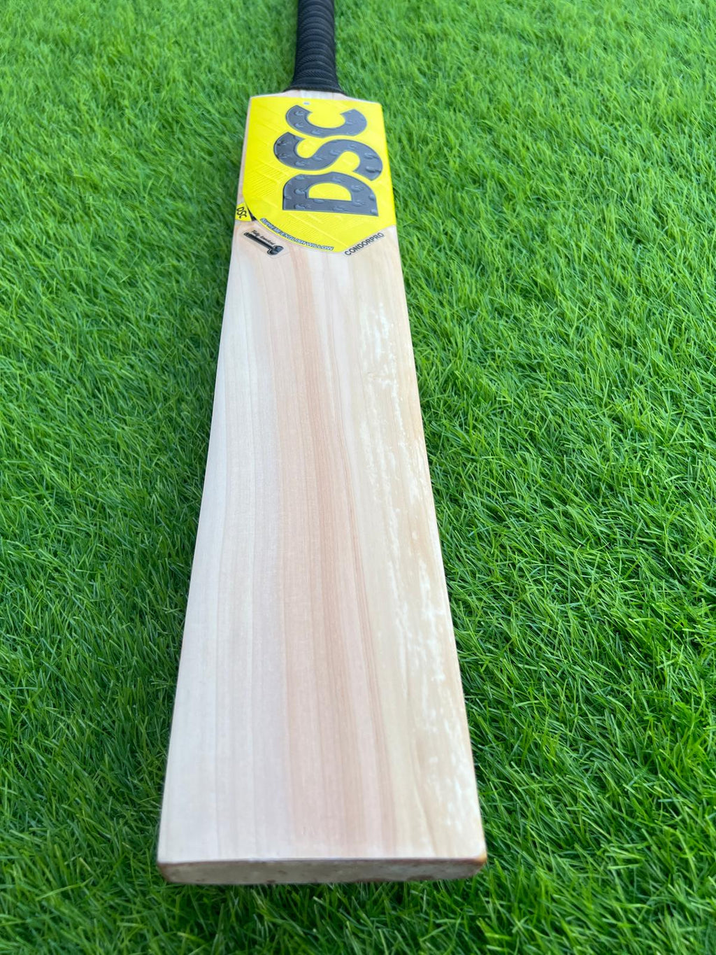 4180-DSC English Willow Cricket Bat – Built for Power & Precision