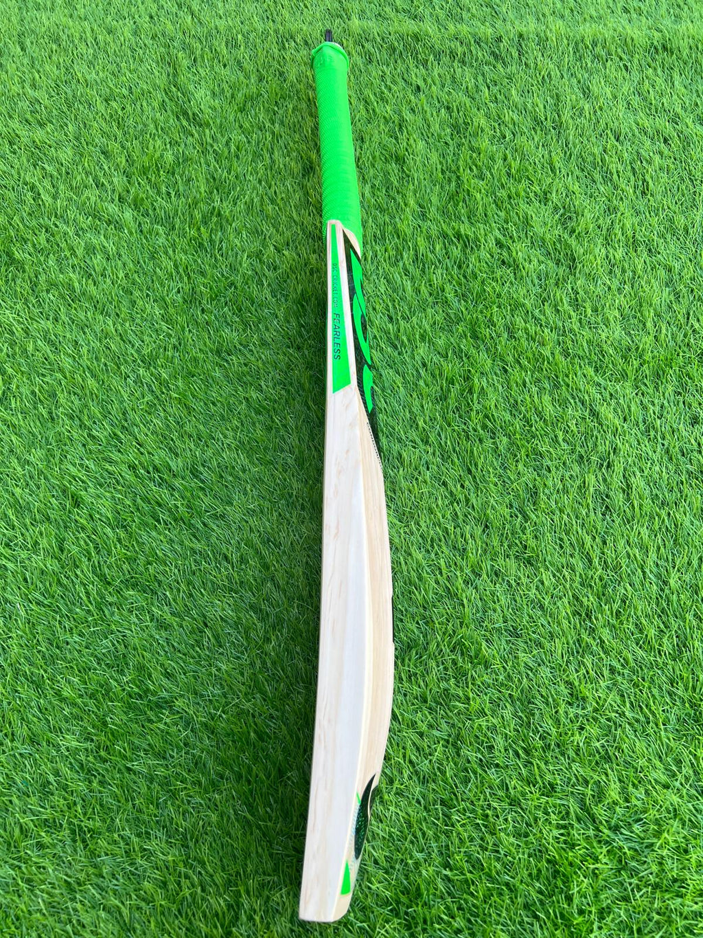 4191-DSC English Willow Cricket Bat – Power & Precision