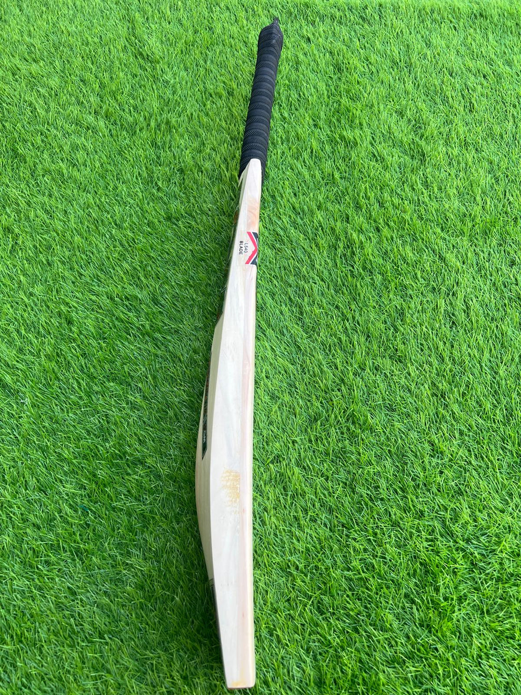 4190-GM English Willow Cricket Bat – Trusted Quality & Performance