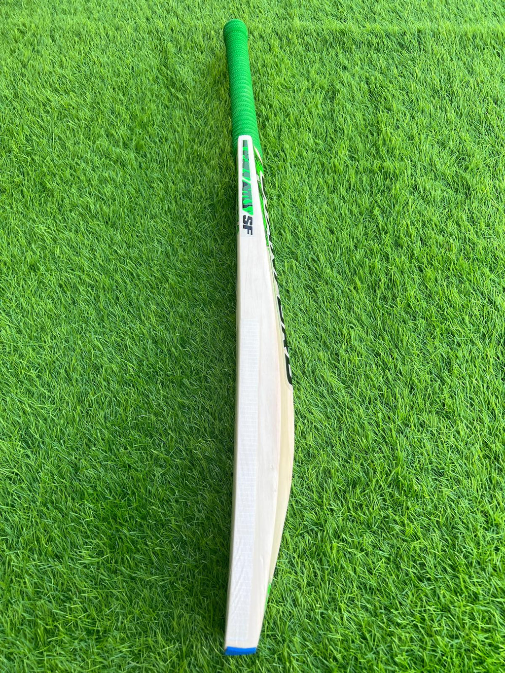 4249-SF Kashmiri Willow Cricket Bat – Perfect Balance of Power & Control for Aspiring Cricketers