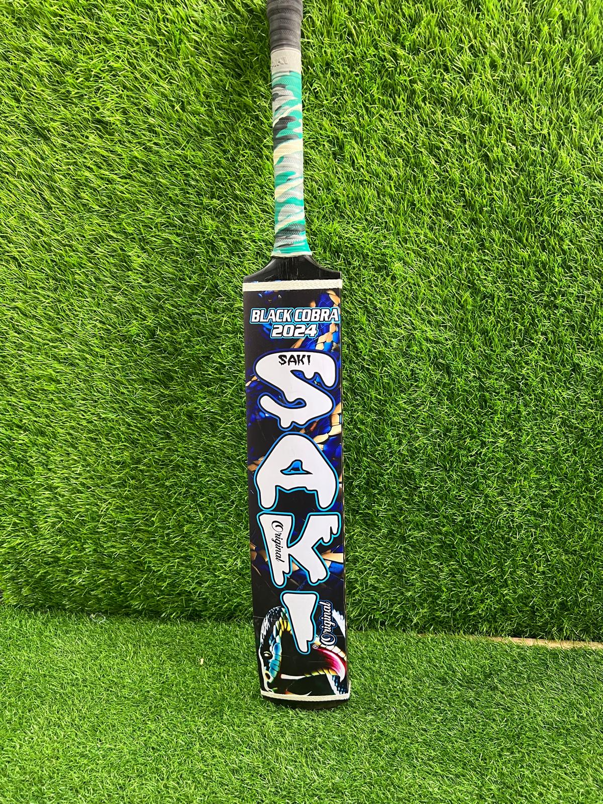 4051-SAKI Black Cobra Tennis Bat – Sleek Power & Agile Control