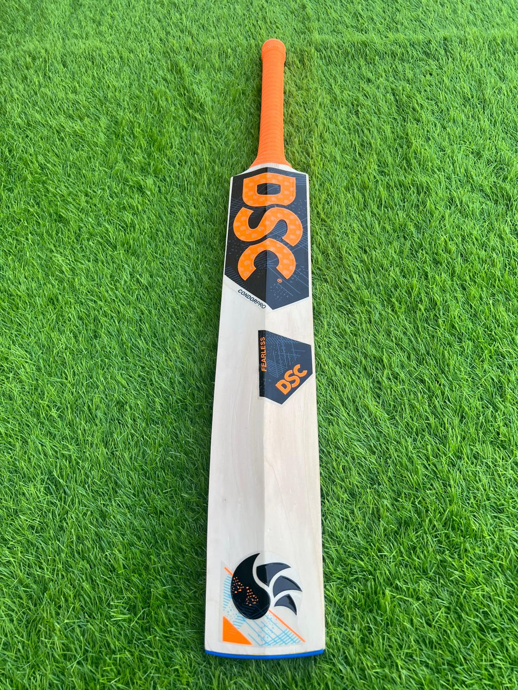 4246-DSC Kashmiri Willow Cricket Bat – Lightweight Power for Practice & Match Day