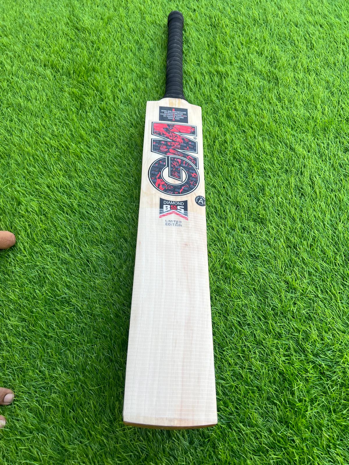 4187-GM English Willow Cricket Bat – Engineered for Excellence
