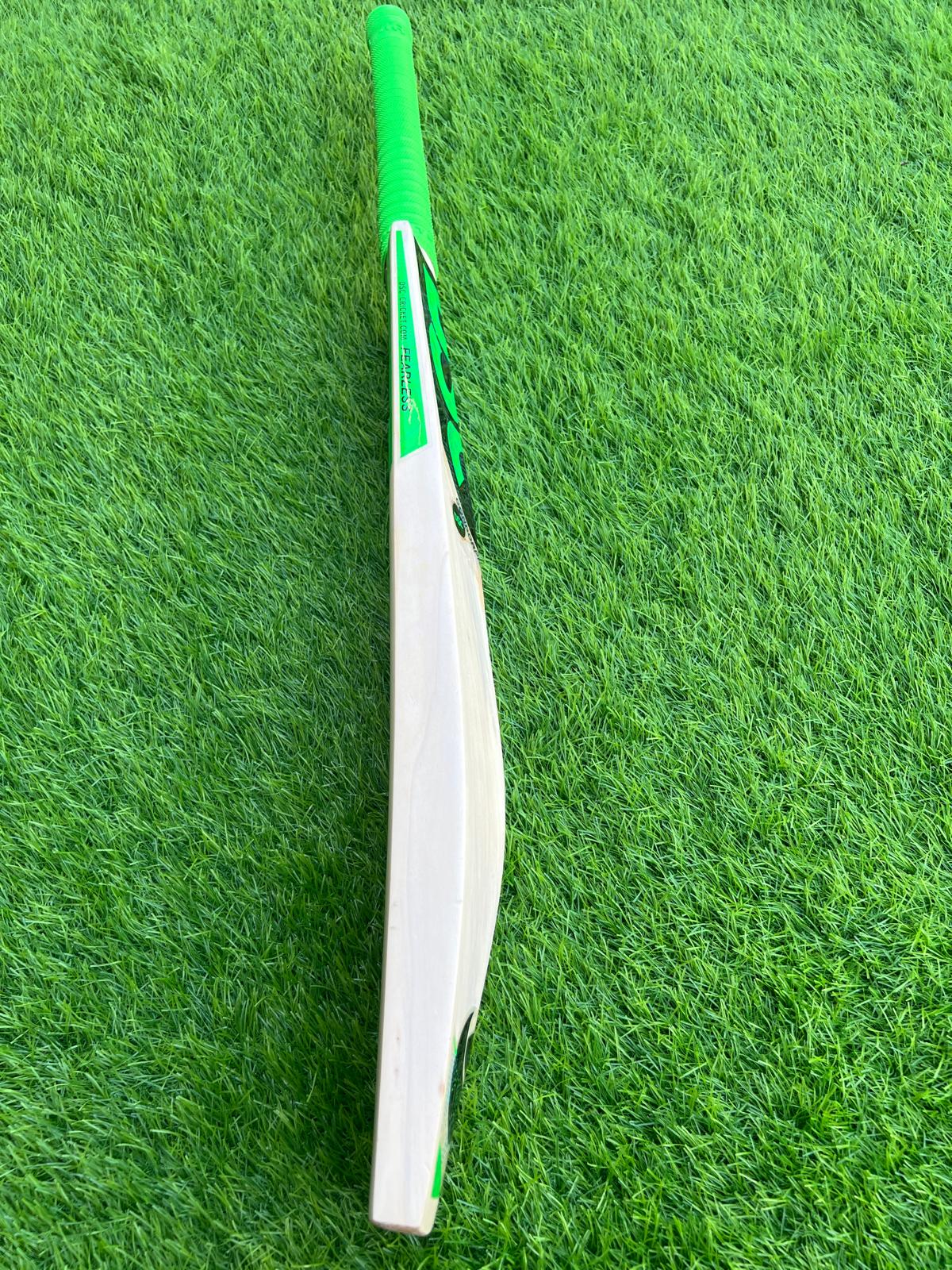 4180-DSC English Willow Cricket Bat – Built for Power & Precision