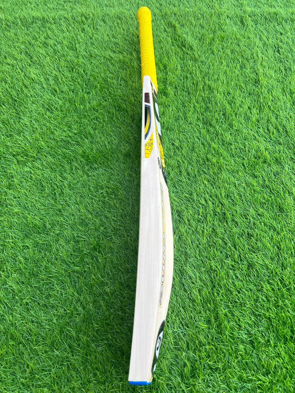 4234-Experience the Strength of SG Kashmiri Willow Cricket Bats – Crafted for Champions