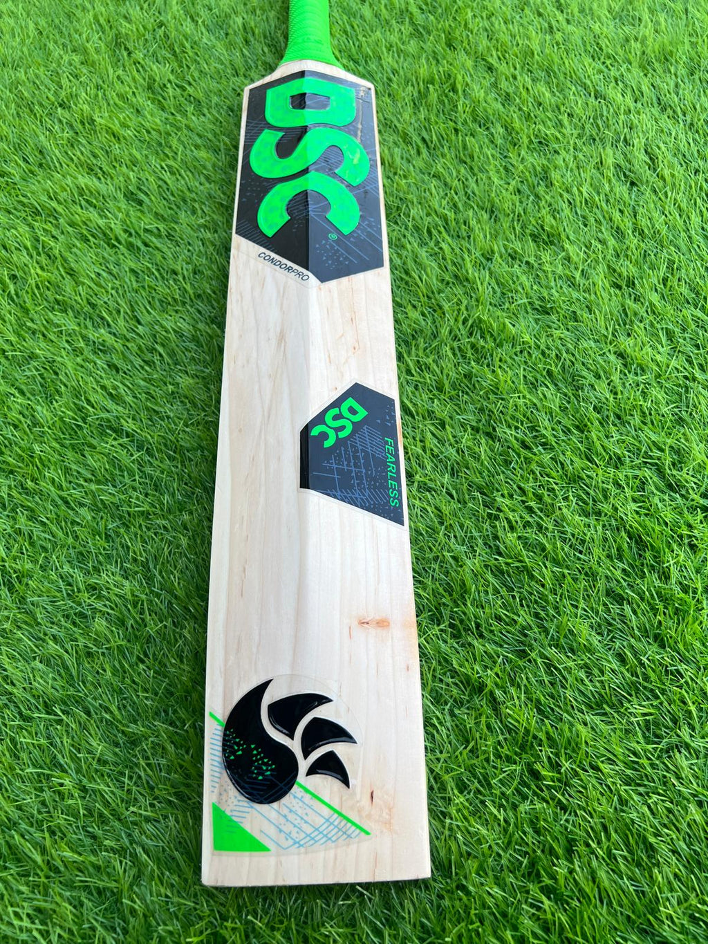 4191-DSC English Willow Cricket Bat – Power & Precision