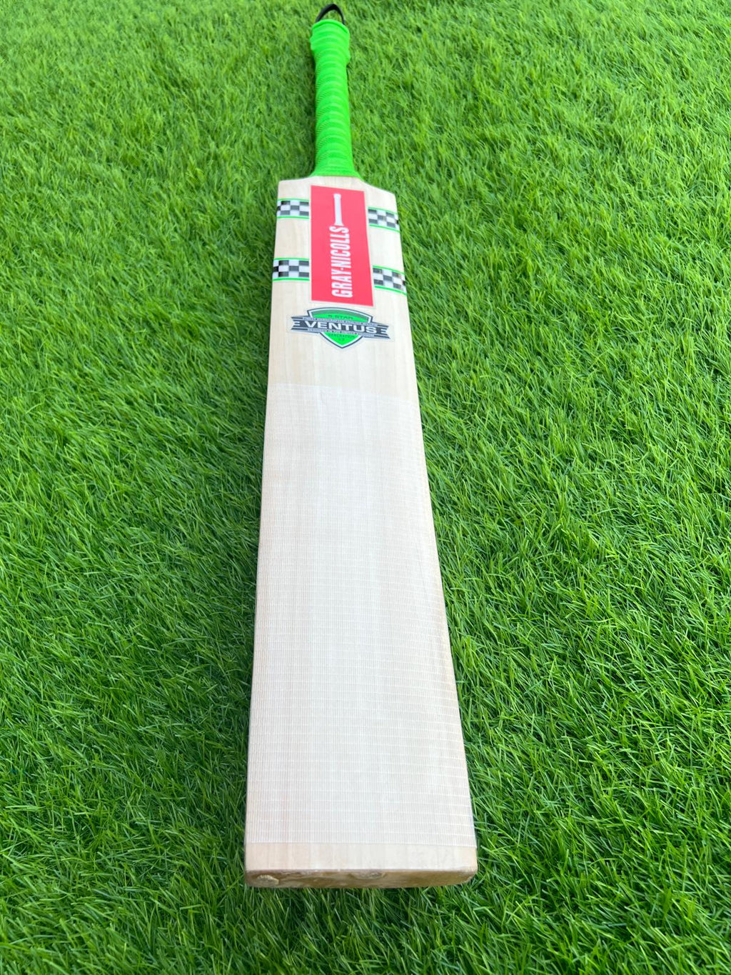 4237-Gray Nicolls English Willow Cricket Bat – Classic Design, Modern Power