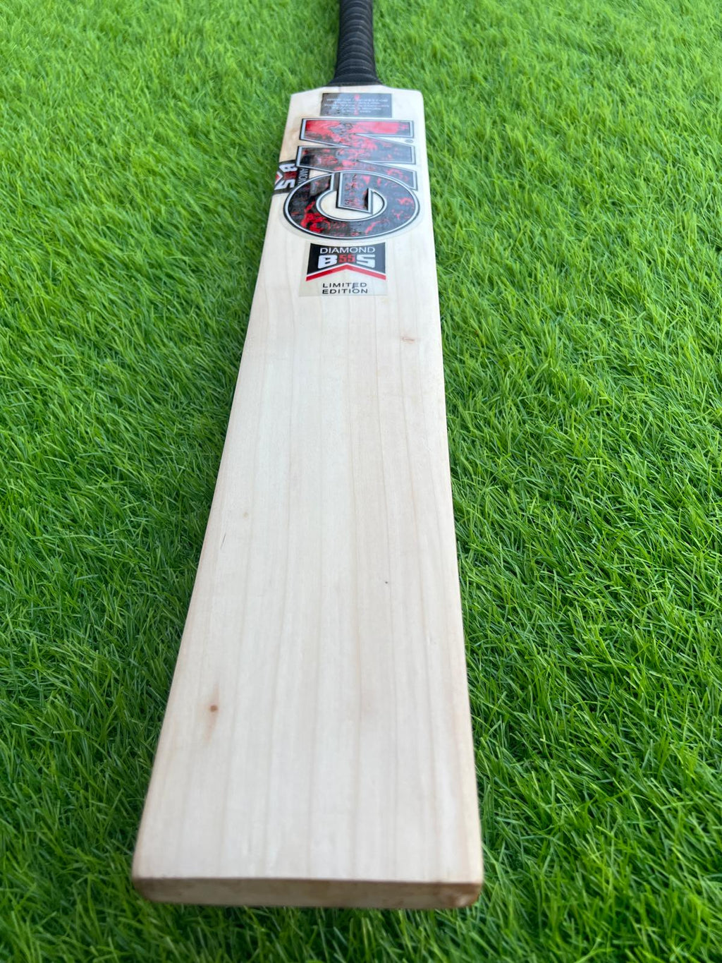 4190-GM English Willow Cricket Bat – Trusted Quality & Performance