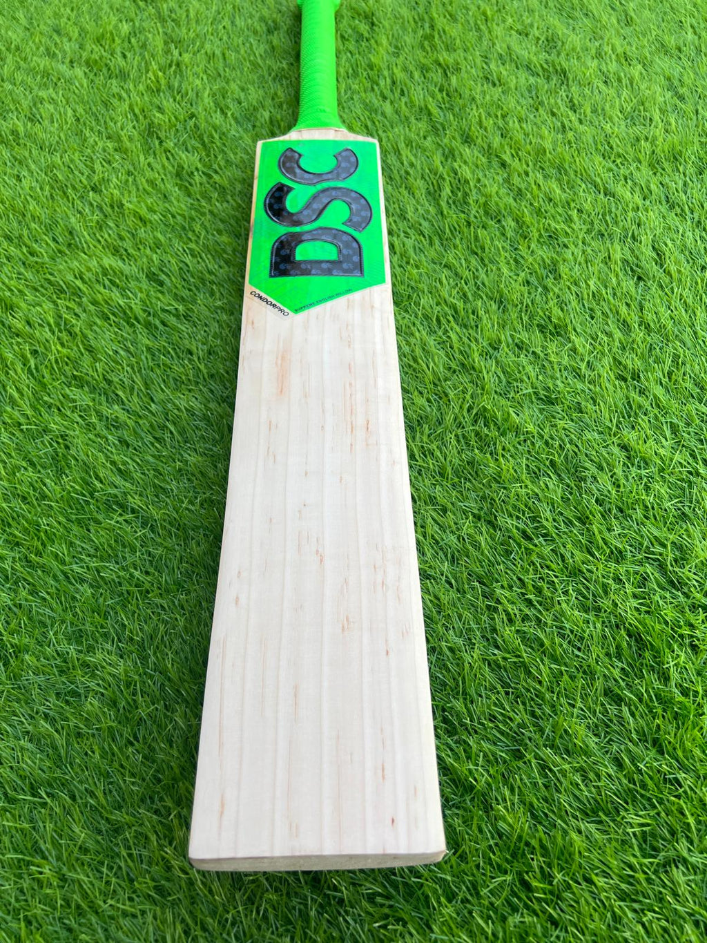 4191-DSC English Willow Cricket Bat – Power & Precision