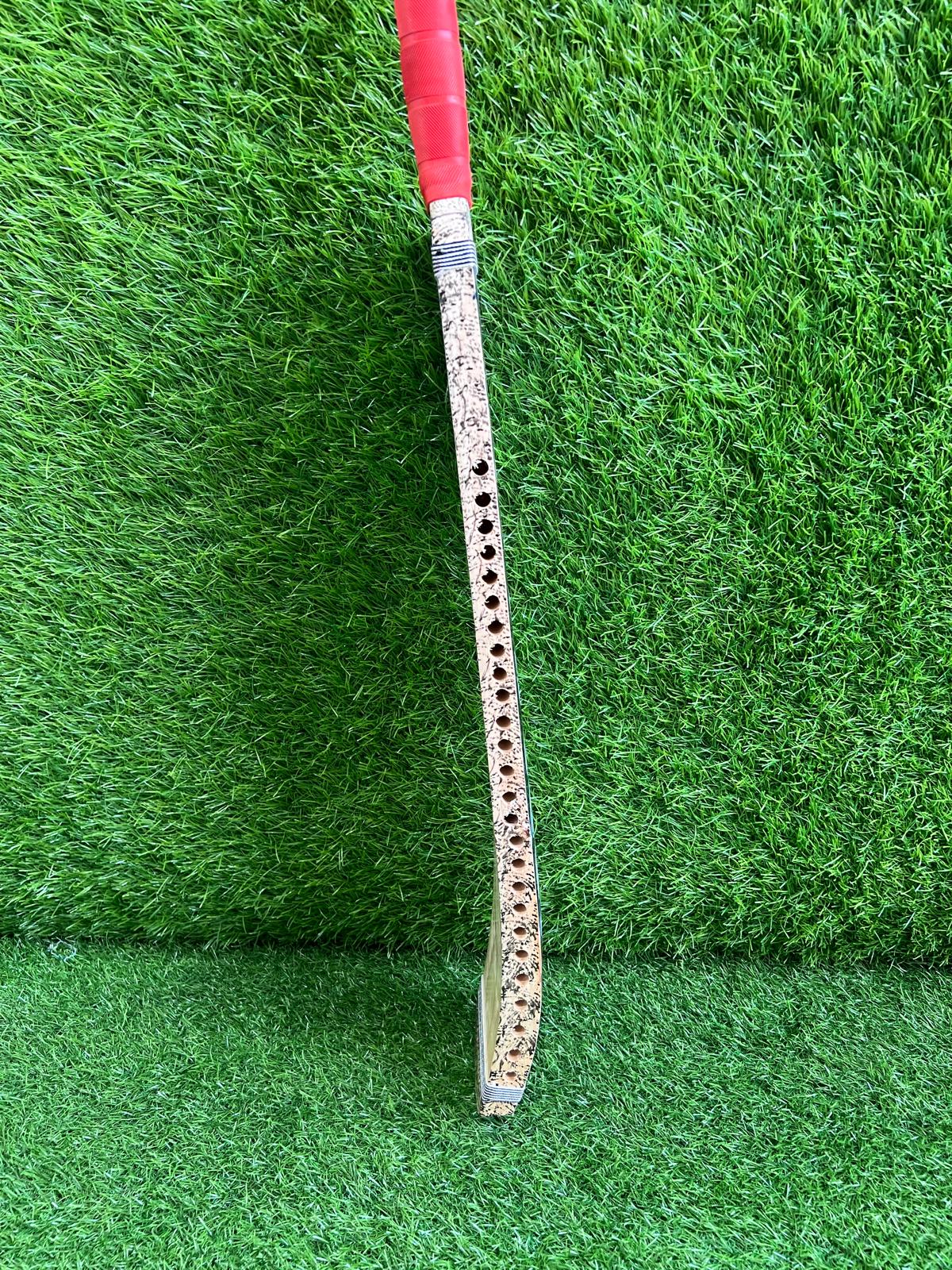 4066-Markhoor Tennis Bat – Strength & Precision for Competitive Play