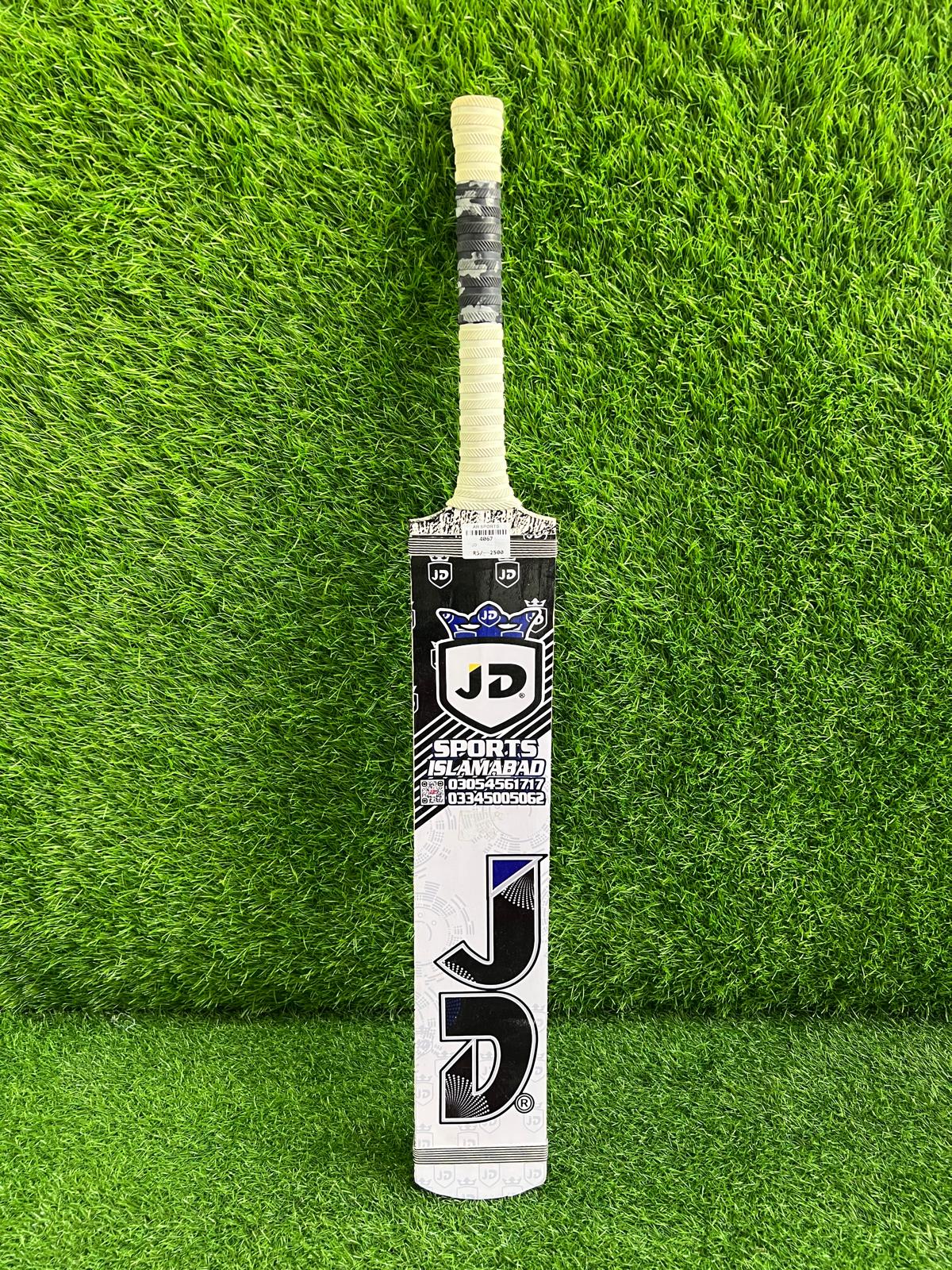 4067-JD Tennis Bat – All-Round Performance with Precision Control