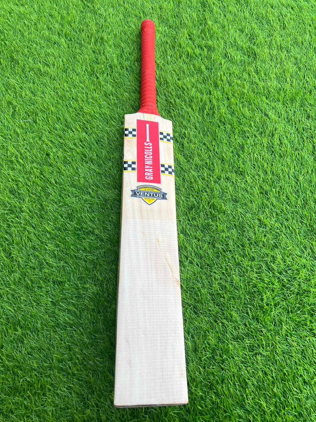 4237-Gray Nicolls English Willow Cricket Bat – Classic Design, Modern Power