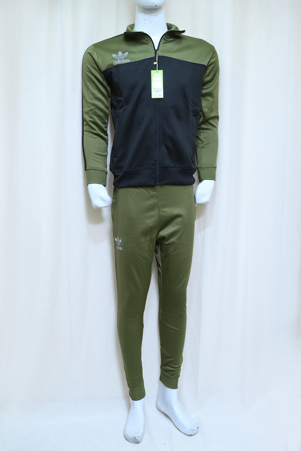 6215-Men’s Adidas Micro Fleece Tracksuit with Zipper – Comfortable & Stylish Sportswear
