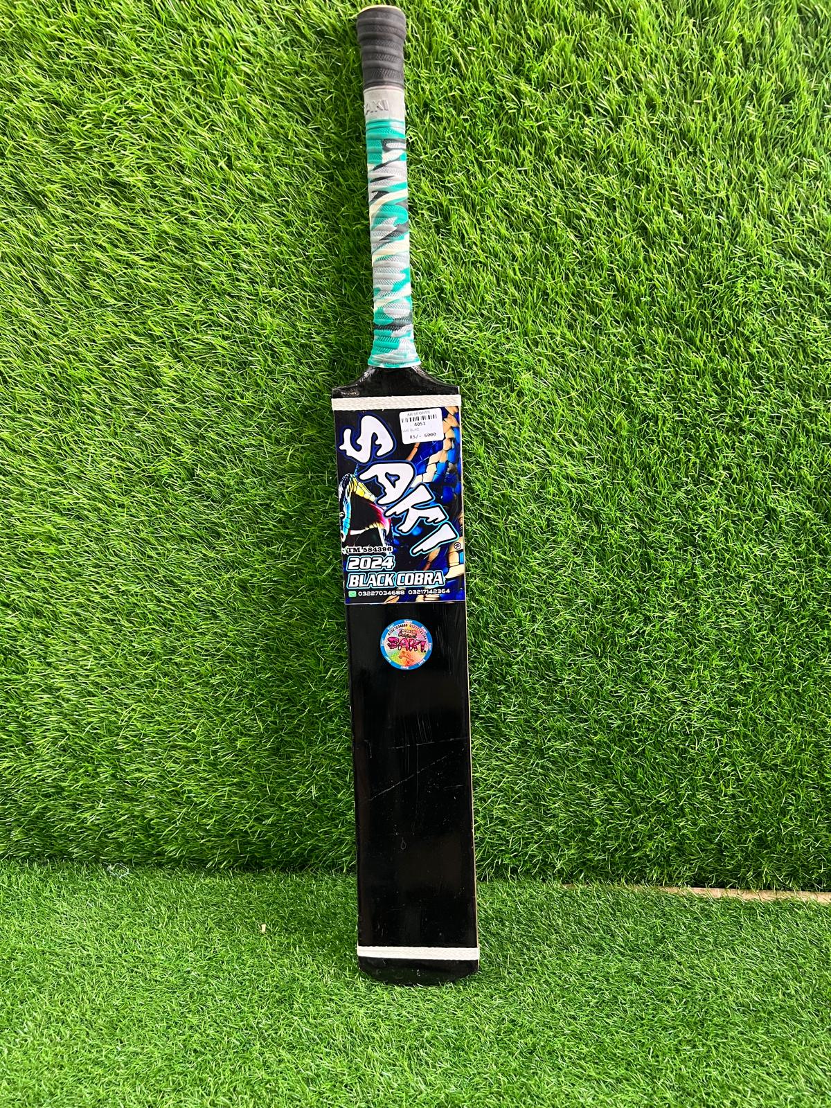 4051-SAKI Black Cobra Tennis Bat – Sleek Power & Agile Control