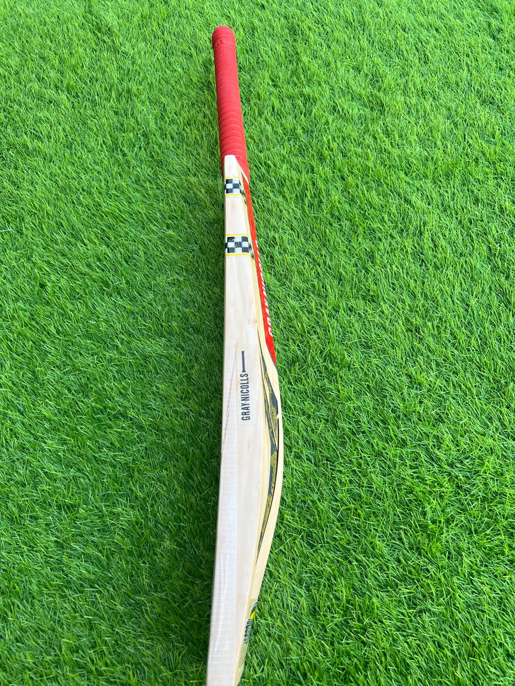 4237-Gray Nicolls English Willow Cricket Bat – Classic Design, Modern Power