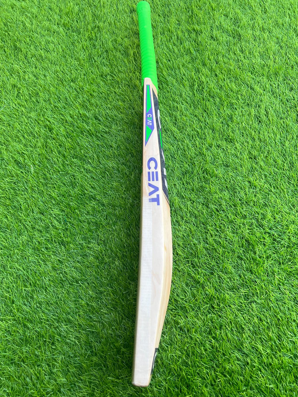 4194-CEAT English Willow Cricket Bat – Engineered for Power