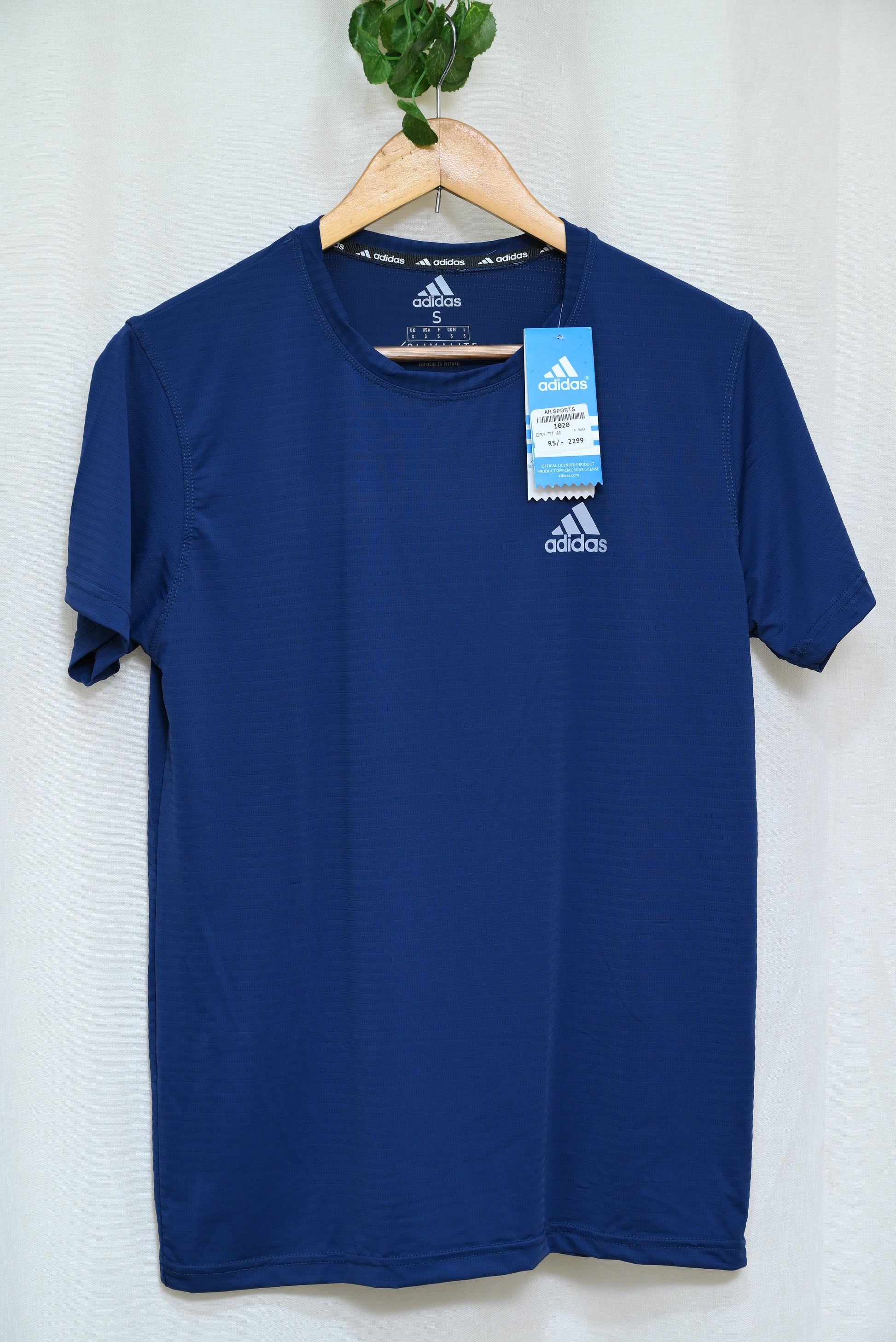 1020-Lightweight Stretch Half Sleeve Shirt – Men’s Custom Fit, Round Neck