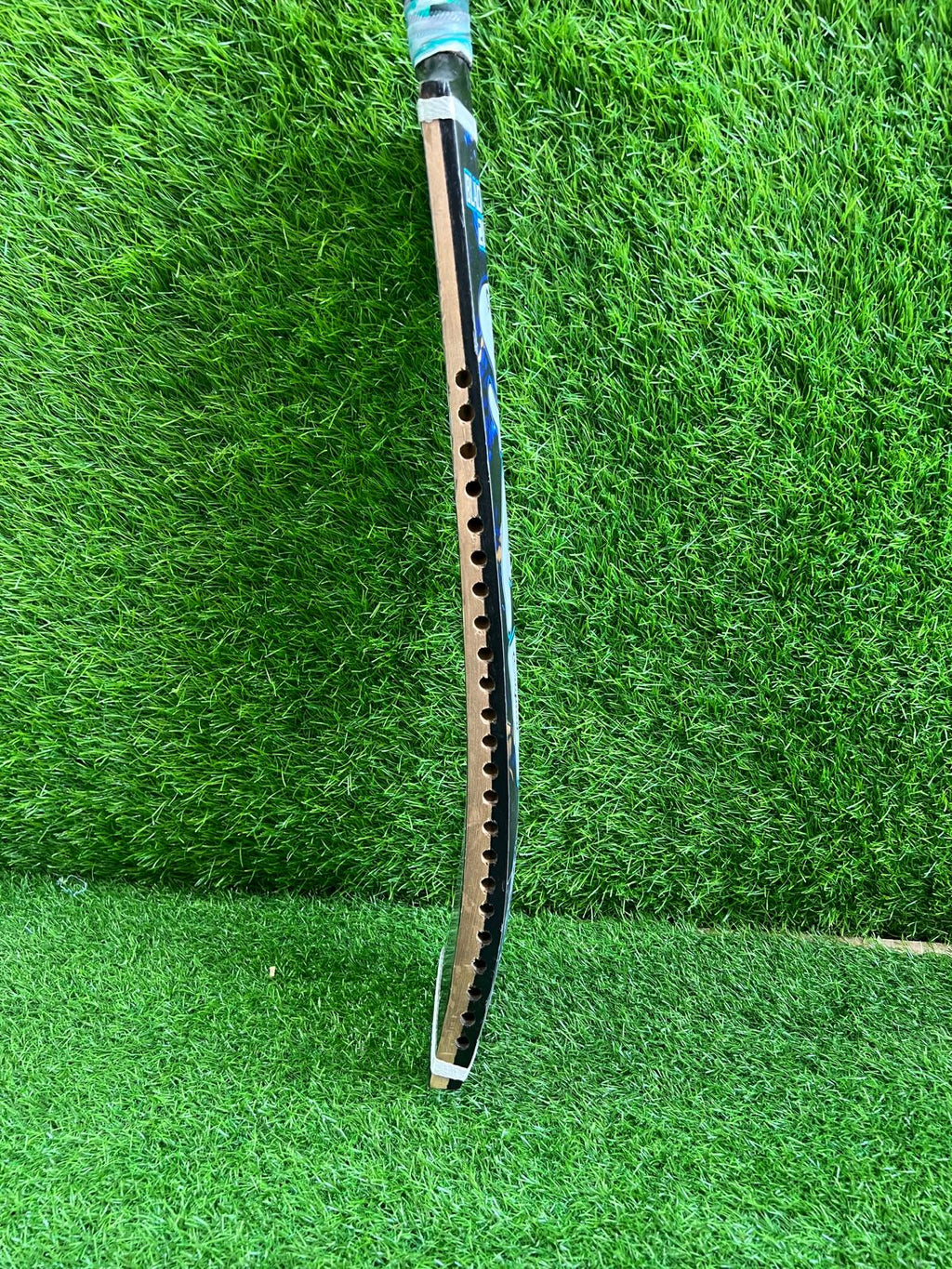 4051-SAKI Black Cobra Tennis Bat – Sleek Power & Agile Control