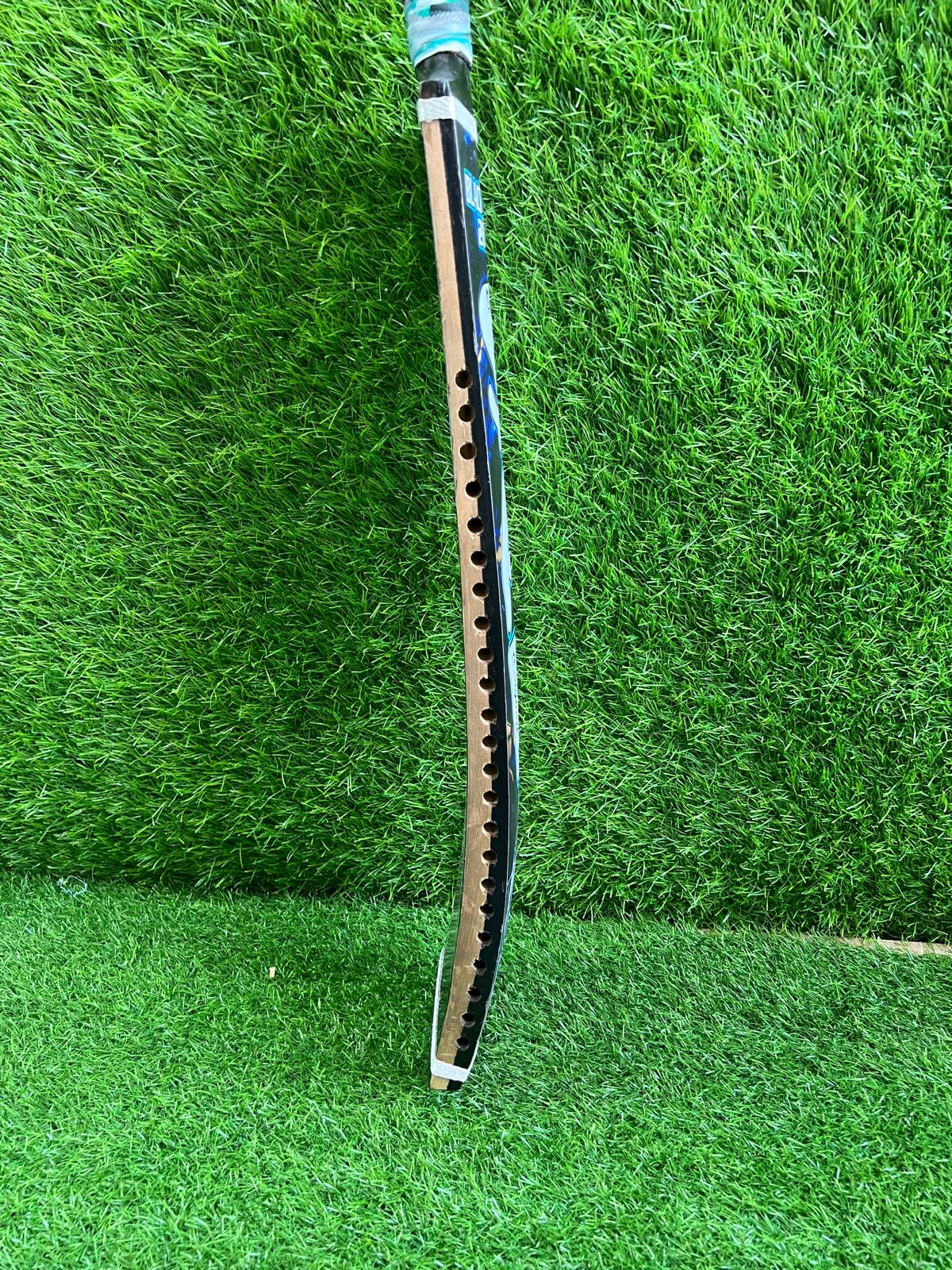 4051-SAKI Black Cobra Tennis Bat – Sleek Power & Agile Control