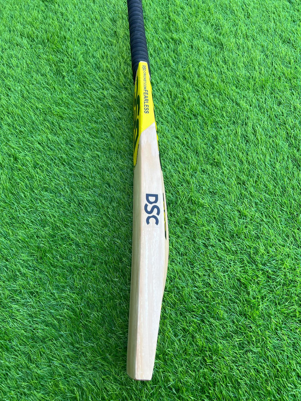 4180-DSC English Willow Cricket Bat – Built for Power & Precision