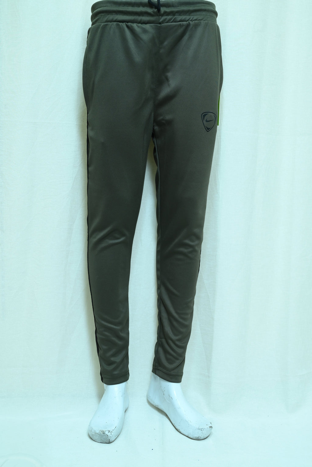 6001-Nike Men’s Fleece Trousers – Soft, Warm & Athletic Fit Bottoms