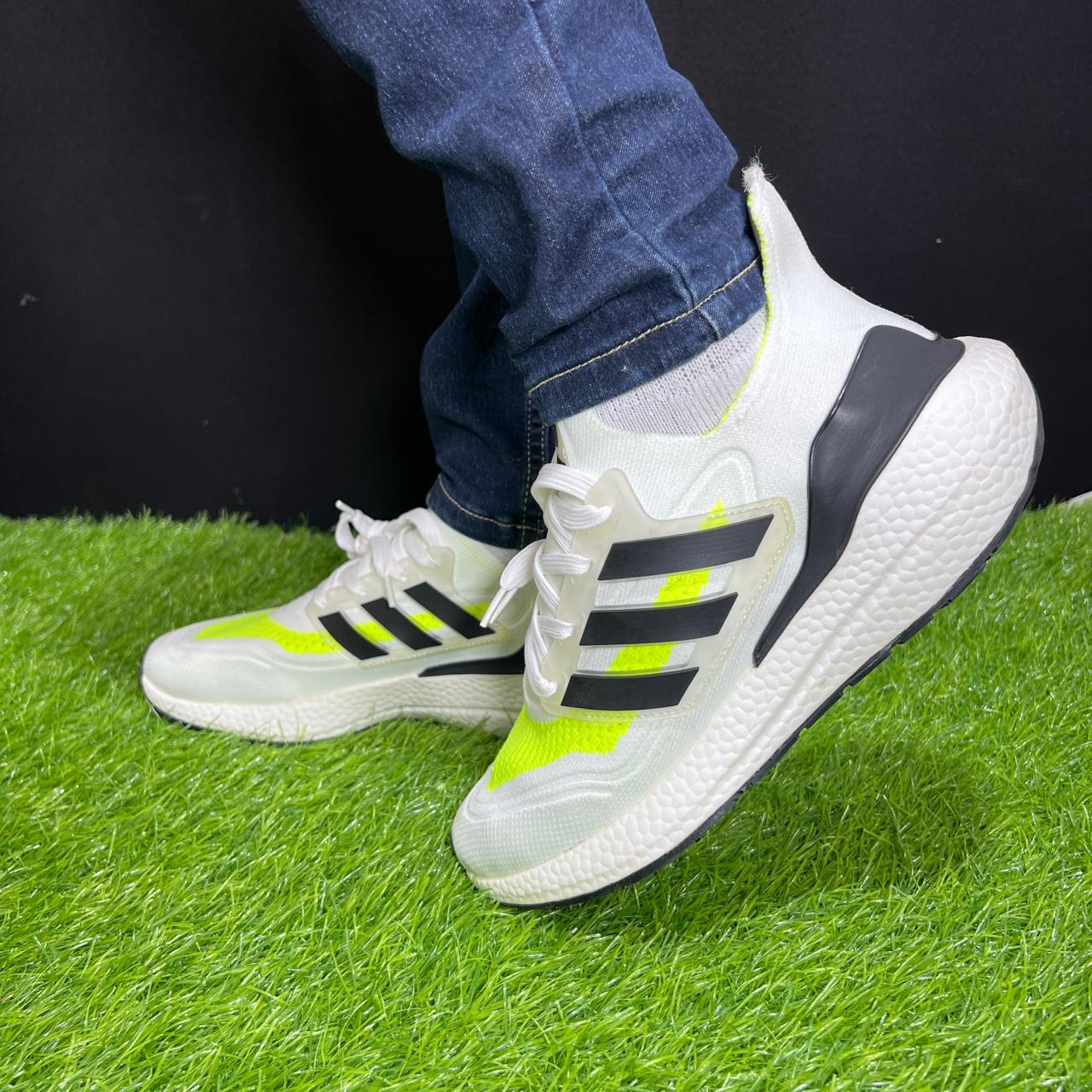 2209-Lightweight Urban Sneakers – Premium Ultra Boost Mesh, Cushioned Insole & Modern Street Style