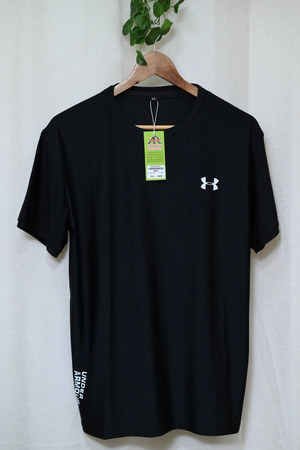 1015-Classic Men’s Shirt – Smart Fit, Small Logo Print, Round Neck