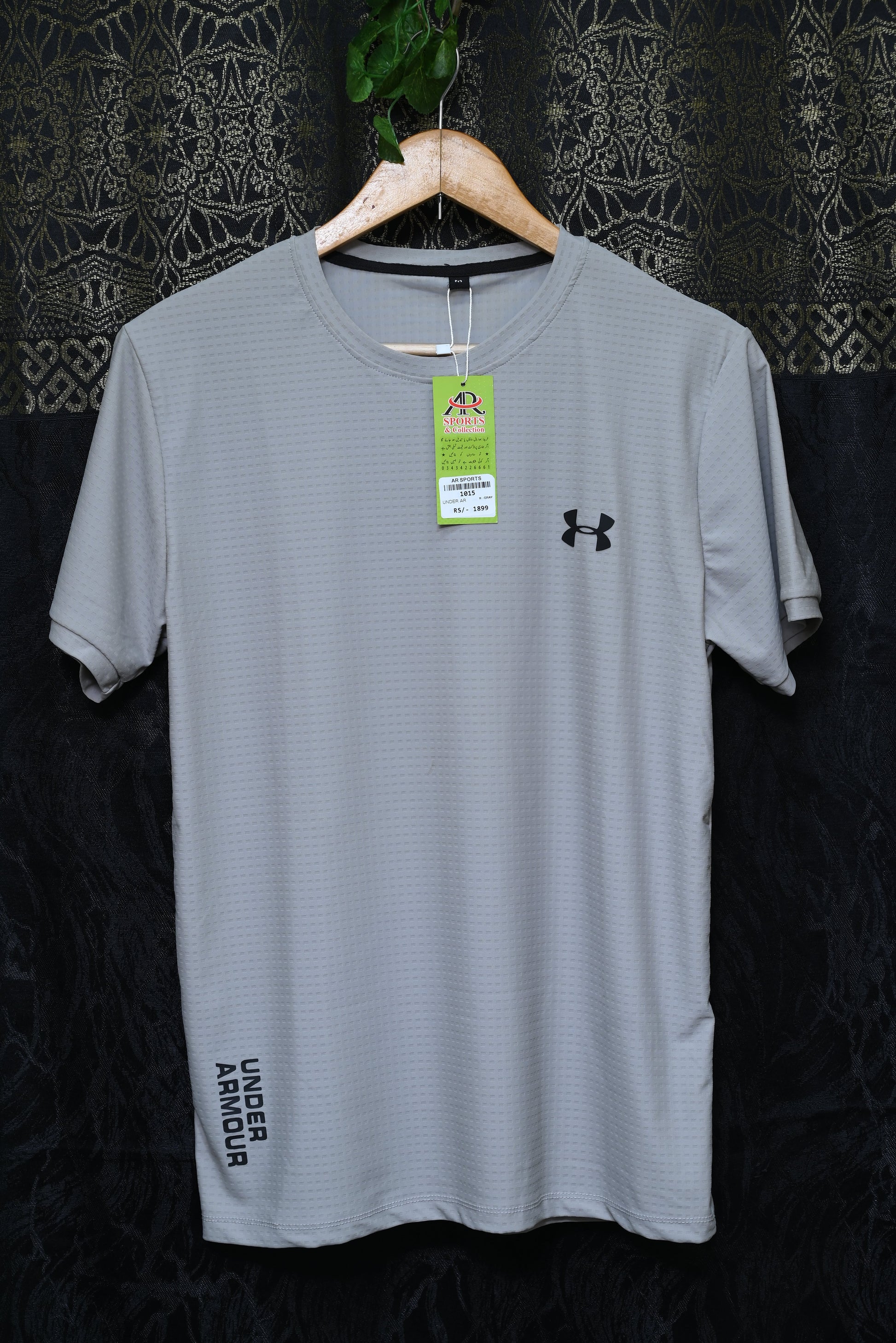 1015-Classic Men’s Shirt – Smart Fit, Small Logo Print, Round Neck