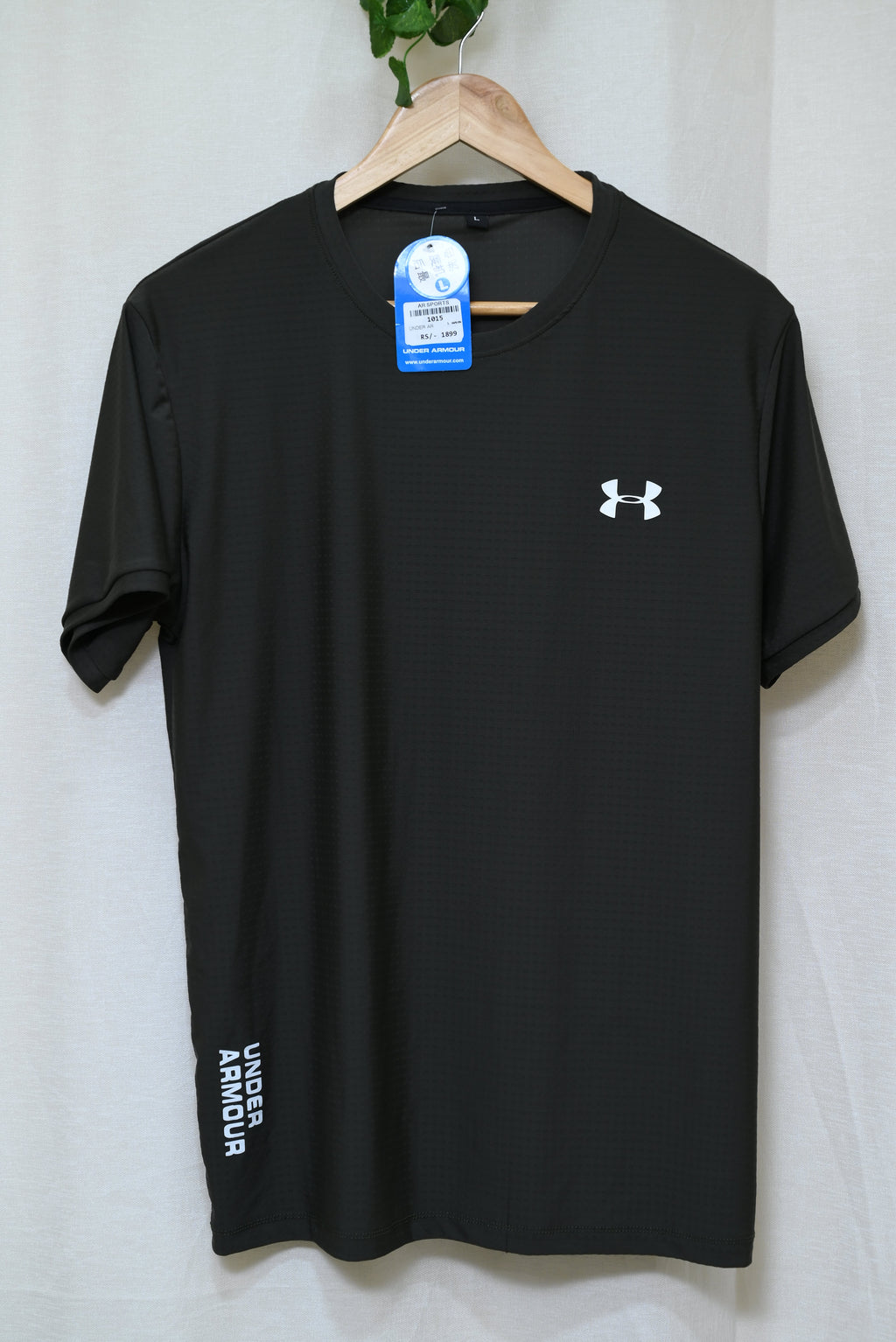 1015-Classic Men’s Shirt – Smart Fit, Small Logo Print, Round Neck