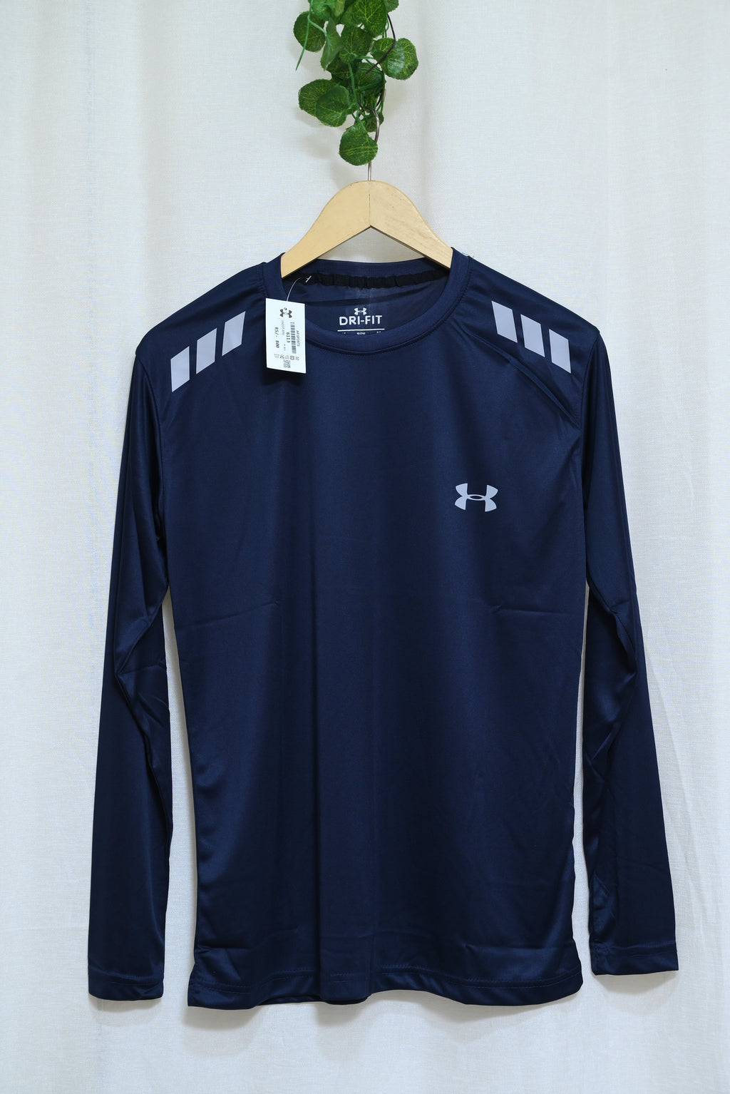 6113-Under Armour Men’s Performance Shirt – Moisture-Wicking, Lightweight & Athletic Fit Training Tee