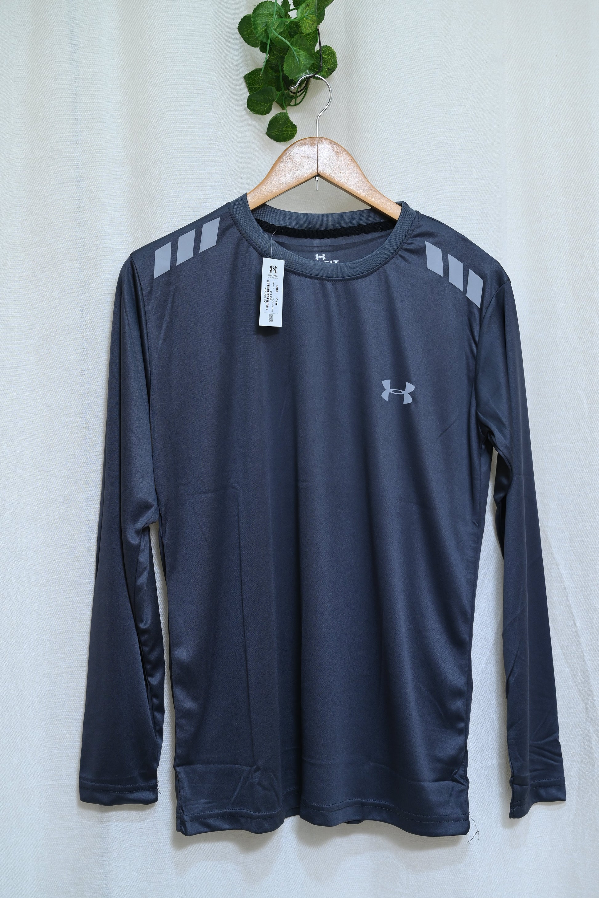 6113-Under Armour Men’s Performance Shirt – Moisture-Wicking, Lightweight & Athletic Fit Training Tee